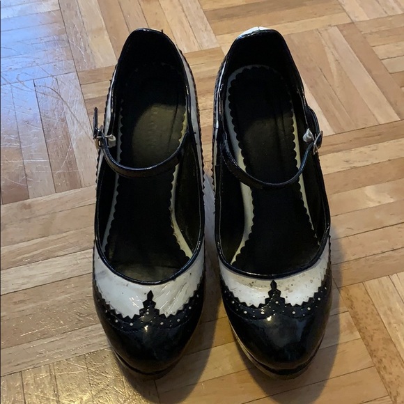 high heels - Picture 1 of 2